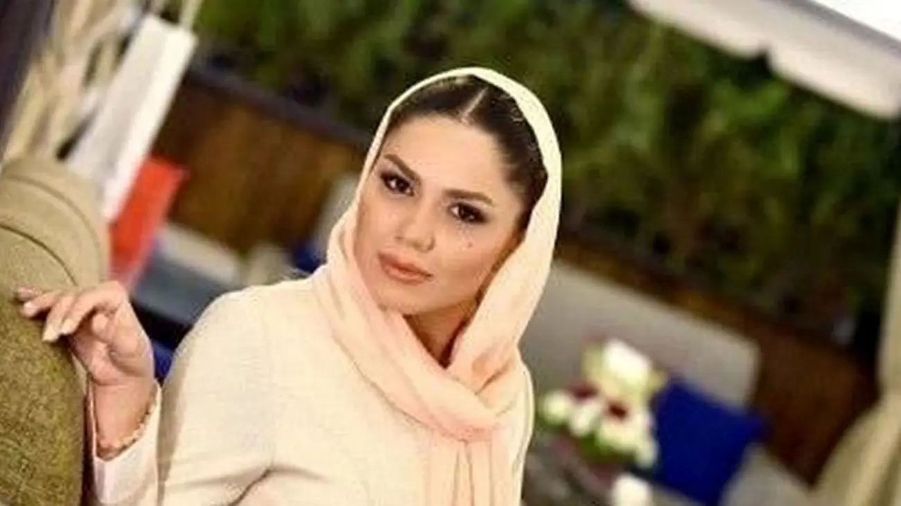 تنها عکس از مادر و برادر بازیگر سریال آوای باران / شباهت آزاده زارعی به مادر جوانش !