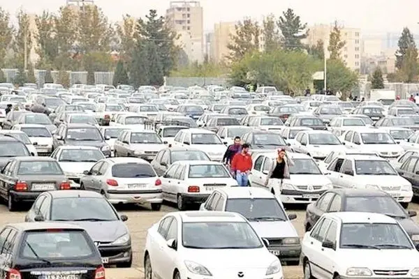 بازار خودرو زیر ضرب نوسانات / پراید گران شد، تارا ارزان !