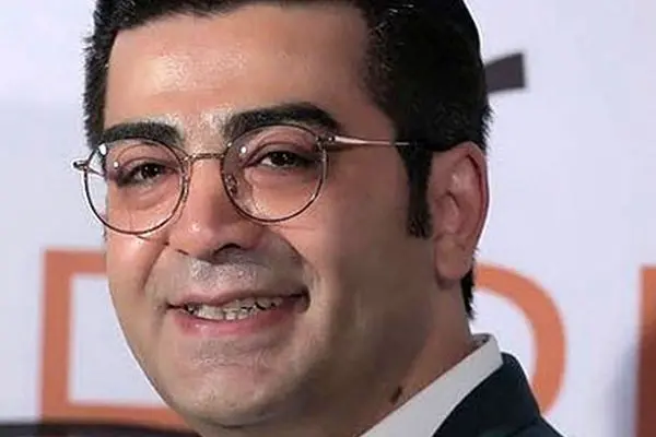 صحبت‌های جنجالی فرزاد حسنی: گرگ‌هایی که خود را مادر معرفی می‌کنند!