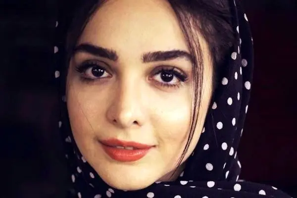 تابلوی دیواری لوکس آینه‌کاری شده در خانه المیرا دهقانی + عکس