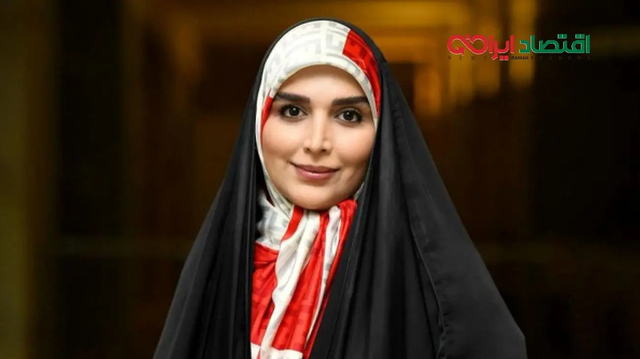 عکس خیرهکننده مجری زن معروف صداوسیما در حافظیه شیراز!