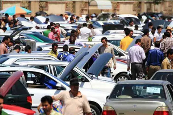 بازار خودرو قفل شد / سردرگمی در بازار؛ خریدارها عقب نشستند + جدول قیمت