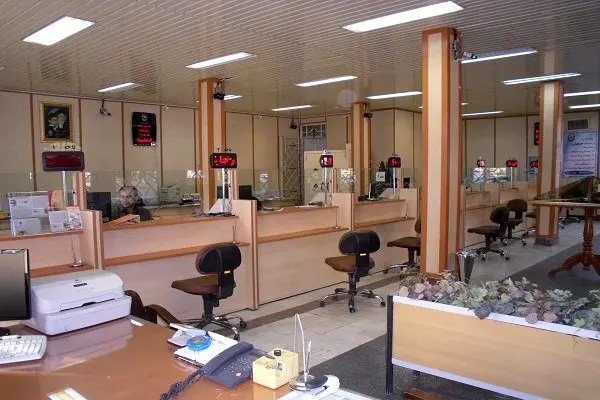 تعطیلی شعب بانکهای متخلف آغاز شد