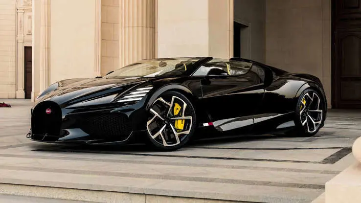 بوگاتی میسترال رودستر ۵ میلیون یورویی در خیابانهای عربستان + عکس