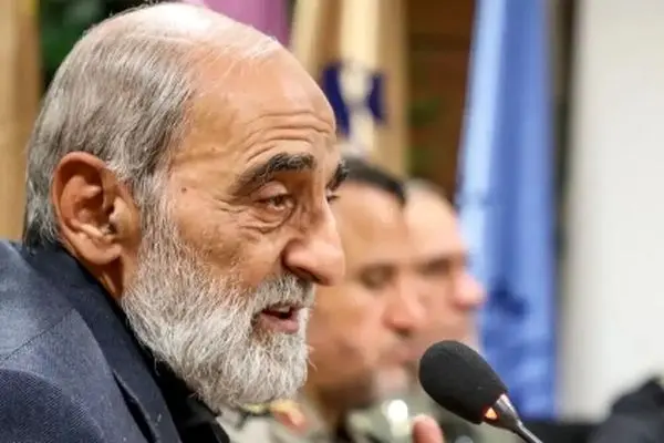 شریعتمداری: ماندن ایران در NPT با وجود حمله آمریکا یعنی باج دادن