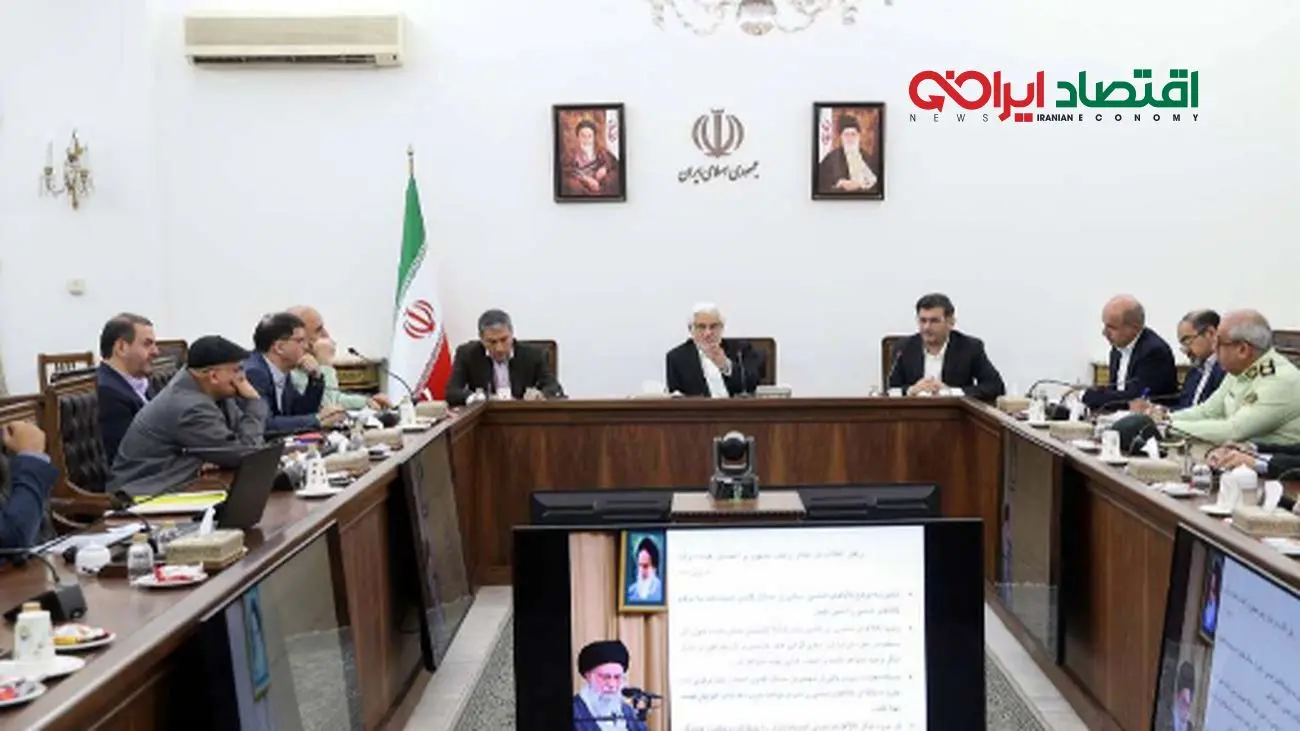 عارف: مردم از تنش‌ها خسته شده‌اند، نباید با معیشت آنها بازی کرد