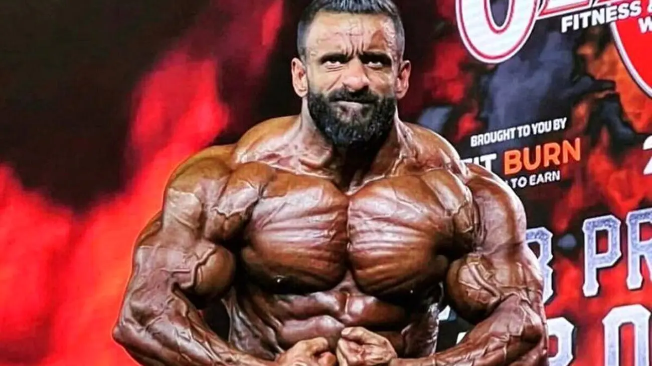 یک فوتبالیست کشتی گیر علیه هادی چوپان شد!!