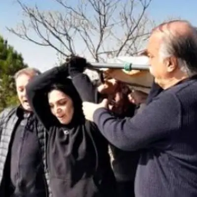 الهام پاوه‌نژاد از بار سنگین وداع با پدر می‌گوید: کاش نمی‌گفتند پسر نداشت