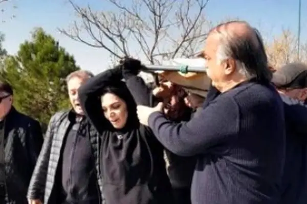 الهام پاوه‌نژاد از بار سنگین وداع با پدر می‌گوید: کاش نمی‌گفتند پسر نداشت
