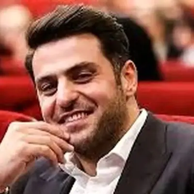علی ضیا با استایل جنجالی در کنسرت مسعود صادقلو! +فیلم