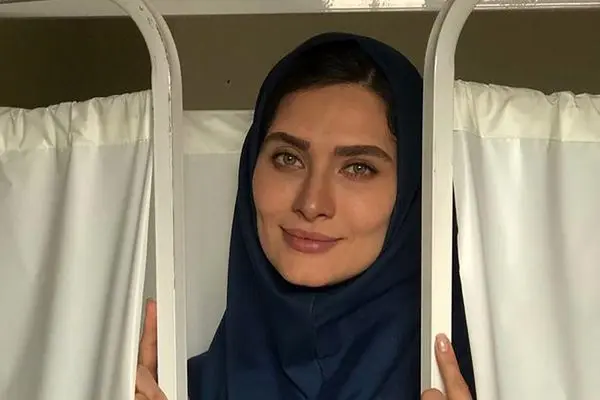 زیبایی خیره کننده ساناز سعیدی در اکران پیشمرگ ! / خاله صدیقه جذابتر از قاب تلویزیون !