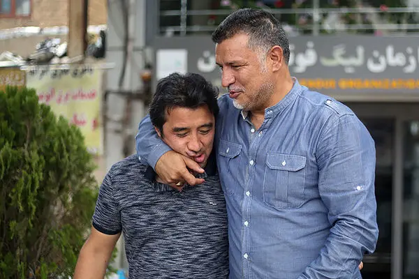 شوخی خداداد عزیزی با علی دایی: از عجایب بازی استرالیا پاس علی به من بود!