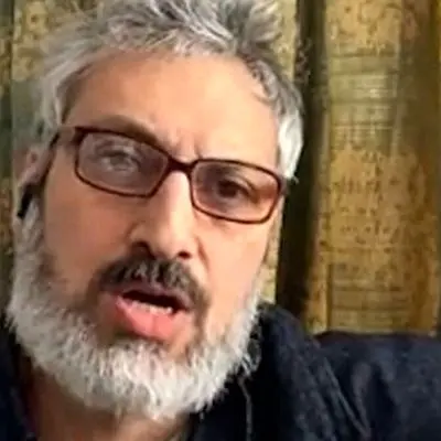 ارژنگ امیرفضلی: در غربت به دنبال کار هستم! +فیلم