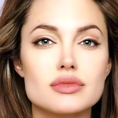 چهره جدید و متفاوت آنجلینا جولی در سن 50 سالگی با استایلی خیره‌کننده! + عکس