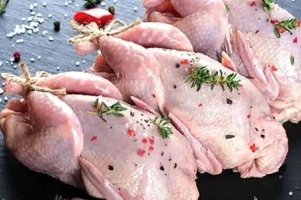 امروز مرغ چند؟ قیمت گوشت مرغ و ران مرغ ۸ شهریور ۱۴۰۴ + جدول