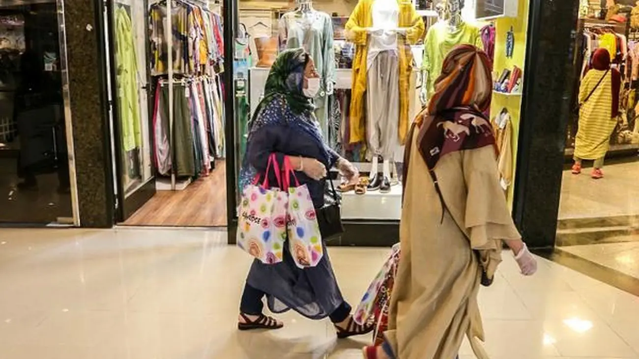 تبلیغ برای خرید قسطی لباس در صدا و سیما/ این به معنای تشدید فقر است؟