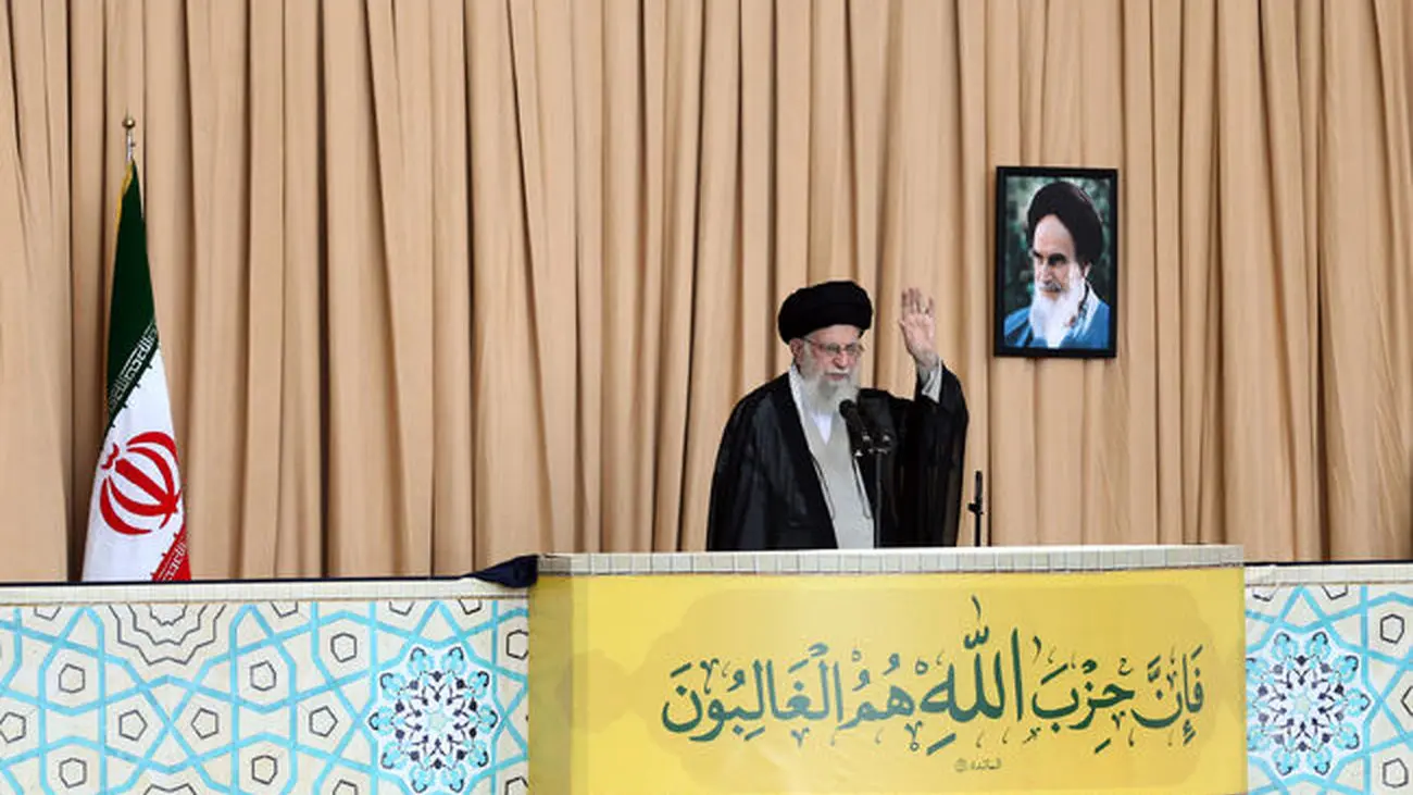 رهبر انقلاب: اقدام درخشان نیروهای مسلح در مجازات رژیم صهیونیستی کاملاً قانونی و مشروع بود