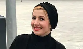 زیارت مشهد به سبک ملیکا زارعی؛ خاله شادونه در حال دعا و نیایش+ عکس