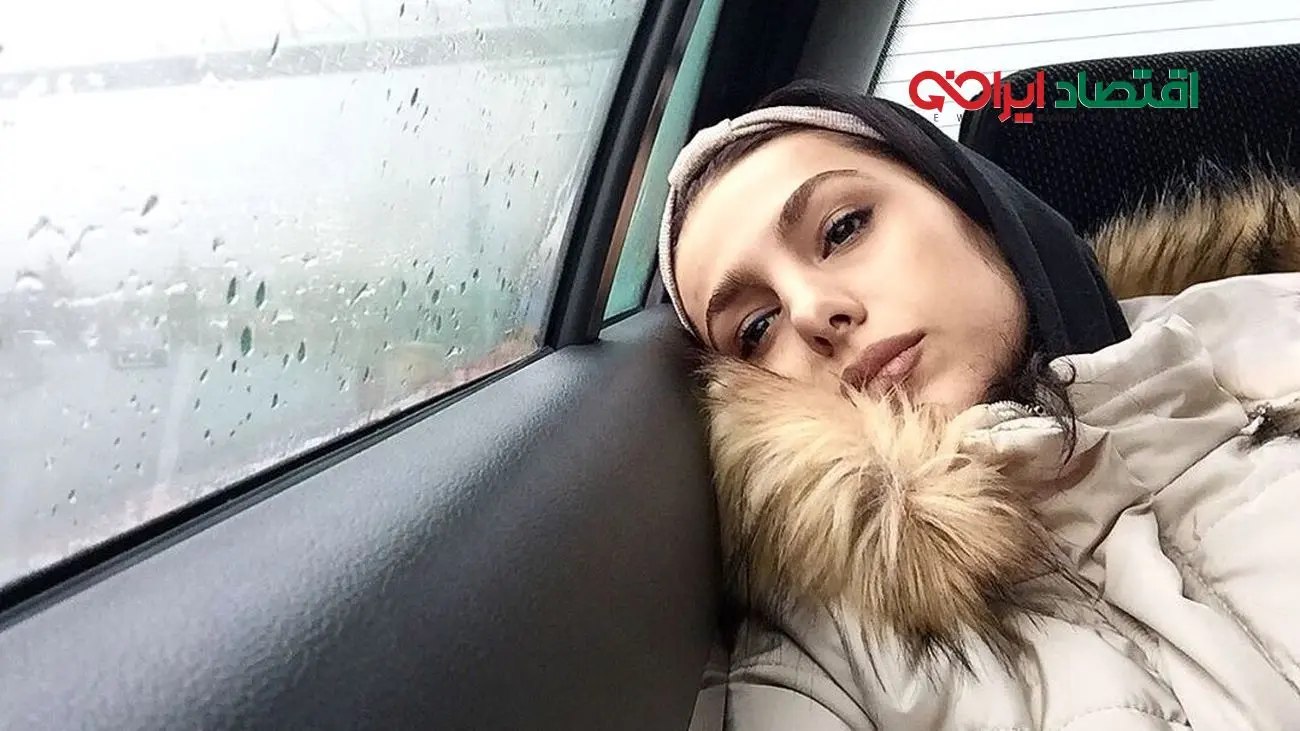 استایل شیک دلشاد با چند لایه جین لاکچری در خیابان‌های بالاشهر تهران