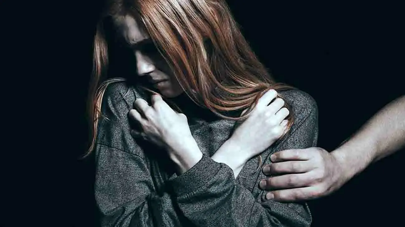 تجاوز فوتبالیست مشهور به طرفدارش ! / گریه های این زن میان صدای رقص و آواز !