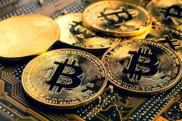 چرا بیت‌کوین از سقف تاریخی خود عقب‌نشینی کرد؟