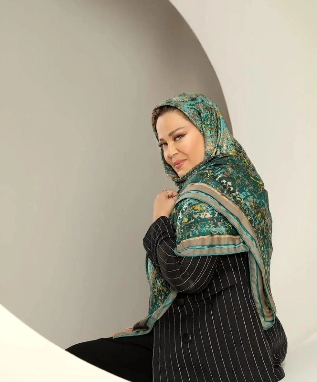 تغییر جنسیت دختر بهاره رهنما در ایتالیا ! + عکس خجالت آور در کنار خانم بازیگر