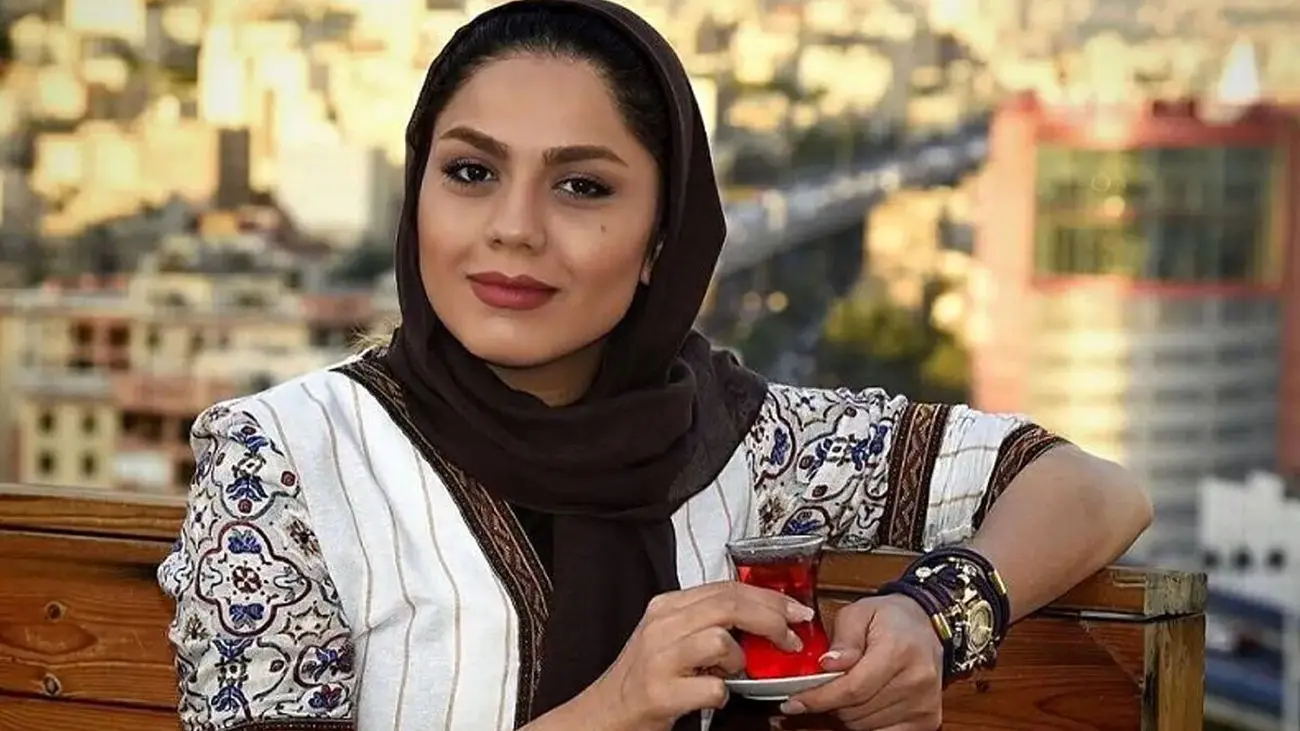میز رمانتیک آزاده زارعی برای روز ولنتاین / خانم بازیگر آوای باران دم به تله داد !