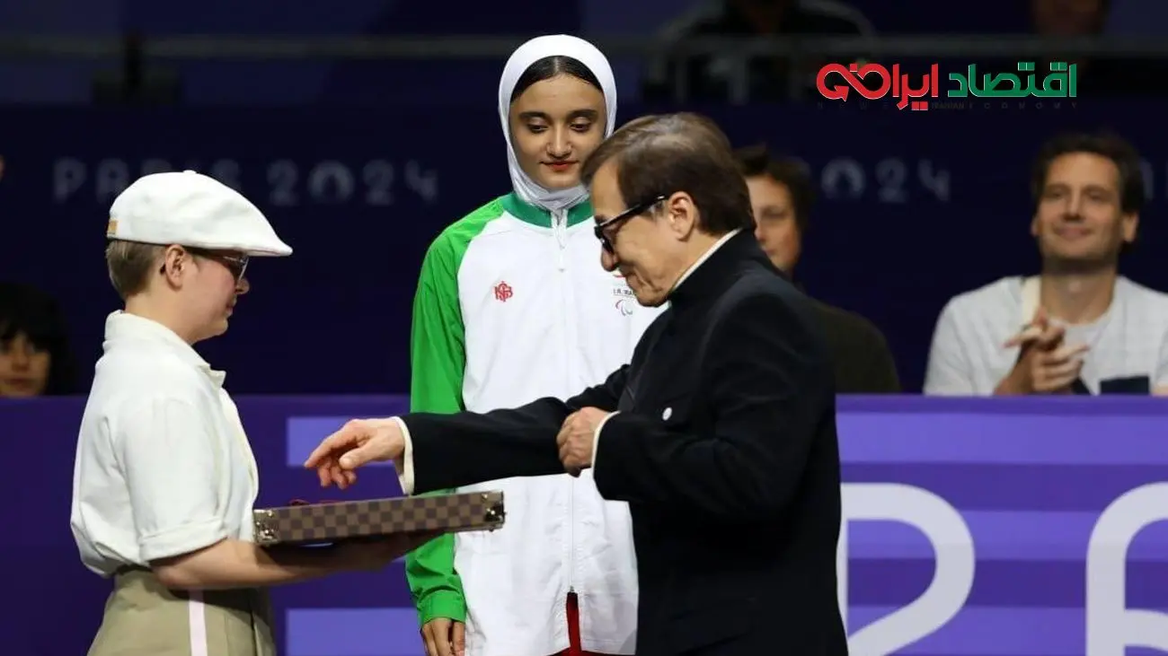 جکی چان به دختر ایرانی جایزه داد!