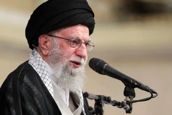 کسانی که می‌گویند چرا با آمریکا مذاکره مستقیم انجام نمی‌دهید و مسائل را حل نمی‌کنید ظاهربین هستند