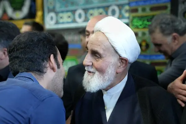 شریعتمداری: موضع ناطق‌نوری درباره تسخیر لانه جاسوسی نه علمی است، نه منطقی