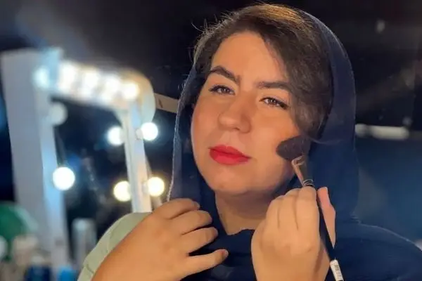 بازیگر سریال نون خ با استایلی عجیب و غریب دیگر قابل شناسایی نیست؛ صهبا شرافتی تغییر کرد!