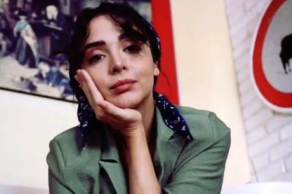 قدردانی عجیب المیرا دهقانی از میکاپ آرتیستش؛ واقعاً جای تشکر داره! + عکس