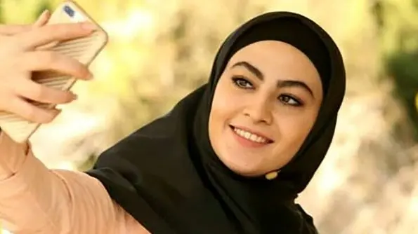 فیلم | چیدمان خاص و مدرن خانه مریم مومن با درهای رمزدار و مبلمان چوبی