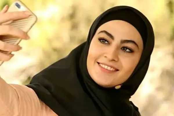 فیلم | چیدمان خاص و مدرن خانه مریم مومن با درهای رمزدار و مبلمان چوبی