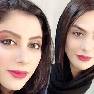 مونا فرجاد با تیپ لی جذابش در اکران خصوصی یک فیلم غوغا کرد!