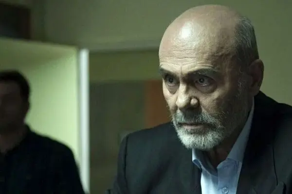 عکس بامزه نوه جمشید هاشم‌پور در آغوش پدربزرگ؛ لپ بودن که حالا دست و پا درآوردن!