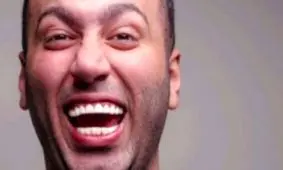 علی صبوری و ماجرای عجیب آزادی با پابند: ببینید چطور مجید واشقانی از خنده غش کرد!