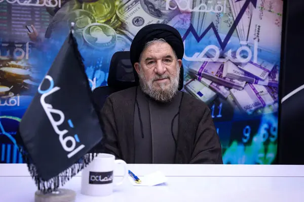 روایتی از جلسه بنزینی احمدی نژاد و لاریجانی با اعضای دفتر رهبر انقلاب